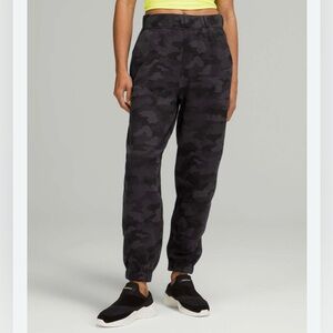 Lululemon relaxed high rise camo joggers sz 12 sweatpants pants
